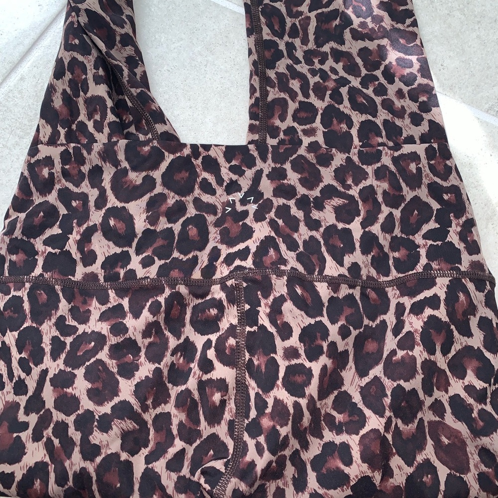 Varley leopard bra and legging set S - Picture 7 of 7